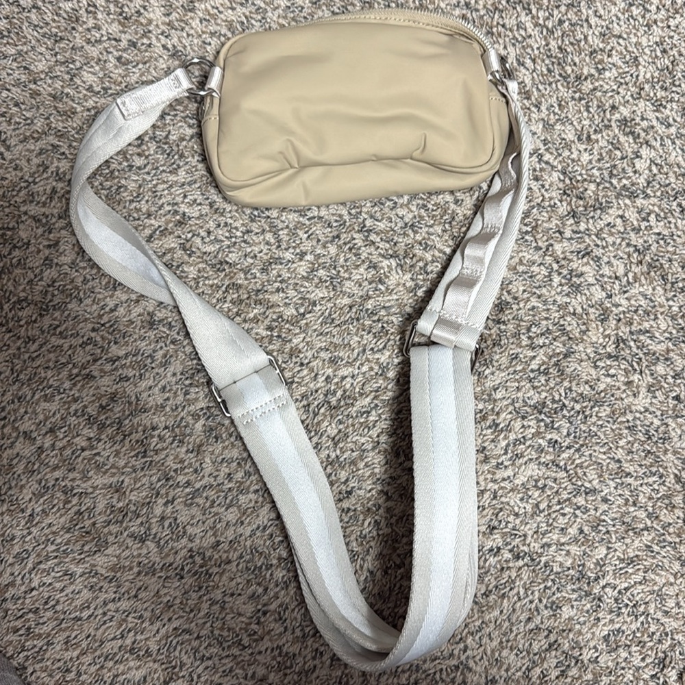 lululemon athletica Cream Crossbody Bag with Striped Tan Strap - Picture 4 of 5